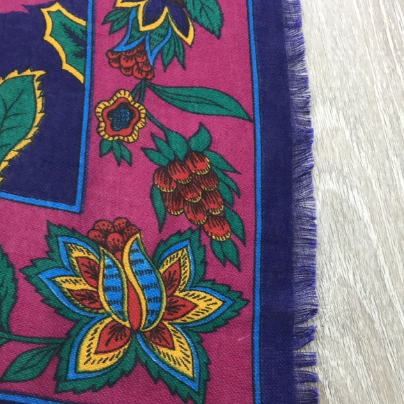 Beautiful Large Fringe Scarf From Italy - Picture 4 of 7